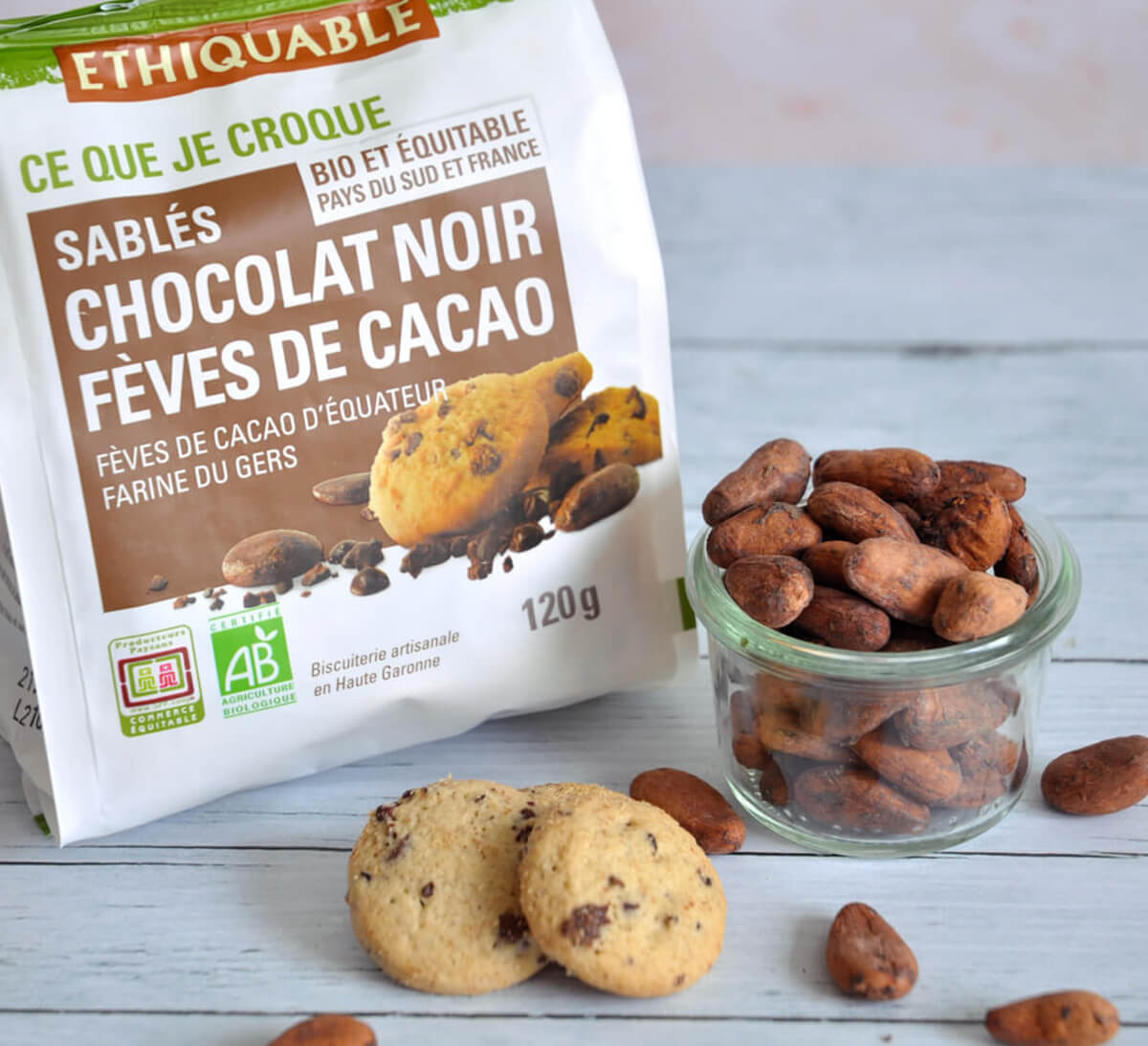 Sables Bio Et Au Chocolat Noir Et Feves De Cacao Commerce Equitable